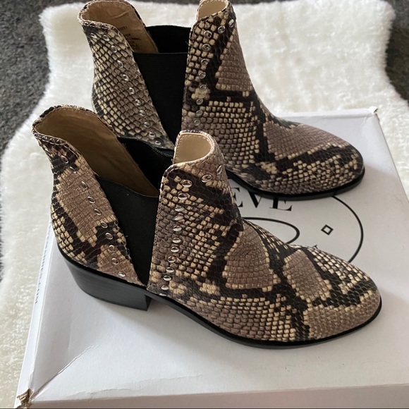 New Steve Madden Snake Leather Chelsea boots - Picture 3 of 6